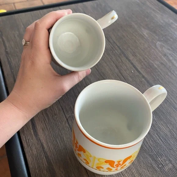 2 Porcelain Patterned Tea Cups - Picture 3 of 4